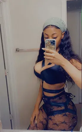 OnlyFans of hellaunik