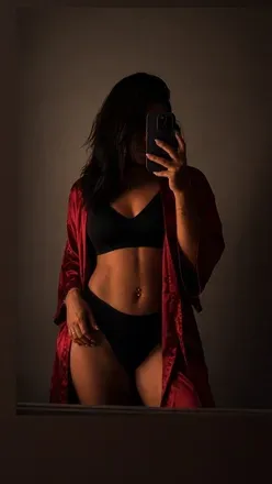 OnlyFans account  luna010208 avatar 1