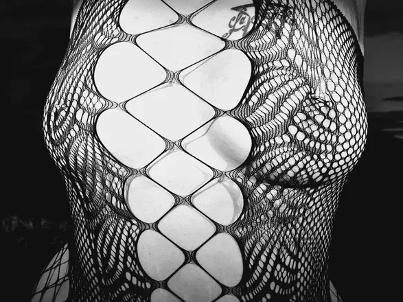 OnlyFans cuenta redhotcurvesofficial header 2
