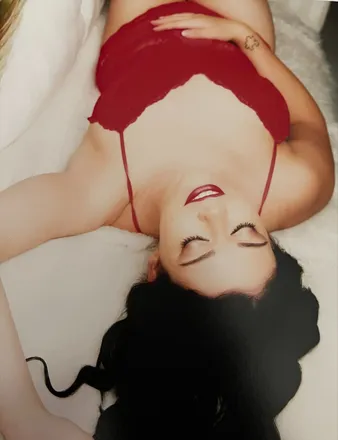 OnlyFans cuenta curls-curves header 2