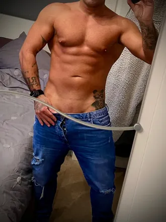 OnlyFans account  leeoflee avatar 1