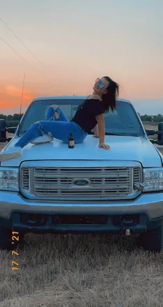 OnlyFans account  countrycutie234 header 2