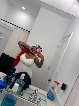OnlyFans cuenta sexylilpoet header 2