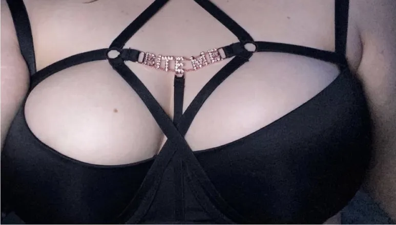 OnlyFans cuenta annemichaels header 2
