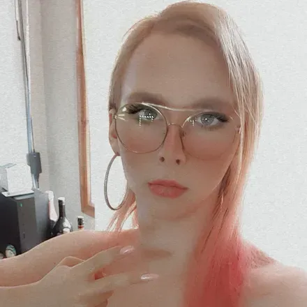 OnlyFans account  maevekitten avatar 1