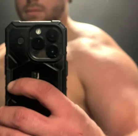 OnlyFans cuenta ryan_james07 header 2
