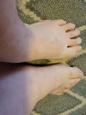 OnlyFans cuenta itsjustonlyfeets header 2