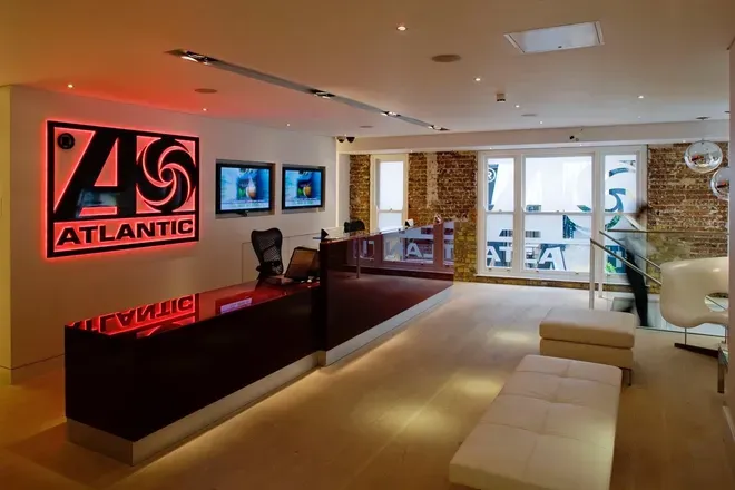 OnlyFans cuenta atlanticrecords header 2