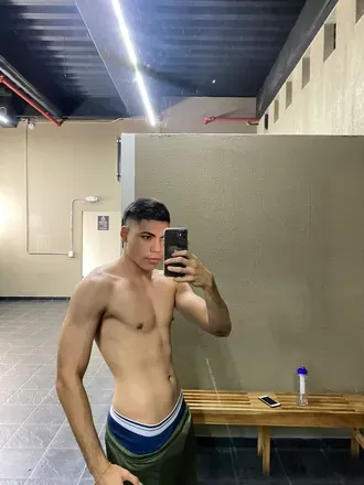 OnlyFans account  simon.200 avatar 1