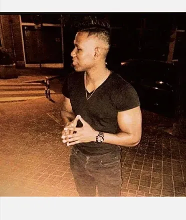 OnlyFans cuenta negro_manga_larga avatar 1