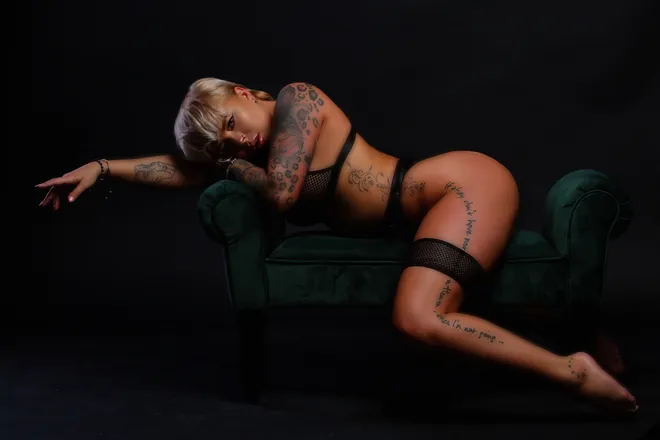 OnlyFans cuenta allienicole header 2