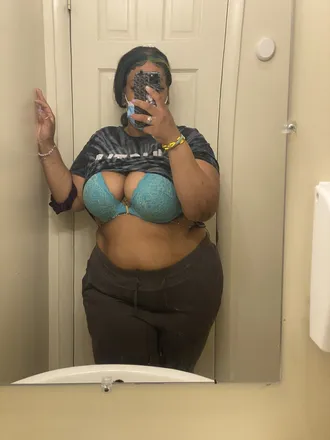 OnlyFans cuenta issatinyalieng header 2