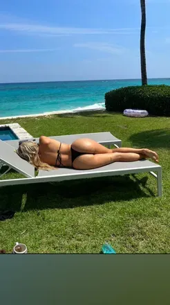 OnlyFans cuenta yuliaquinn header 2