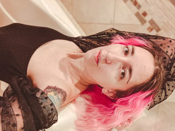 OnlyFans cuenta commanderkiva header 2