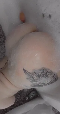 OnlyFans account  lovelynovocaine header 2