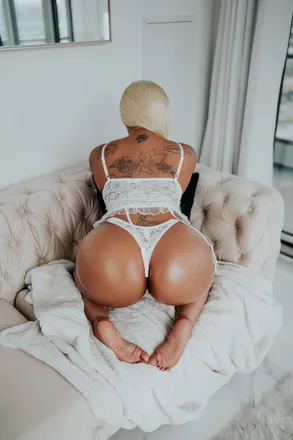 OnlyFans cuenta pinkyvip header 2
