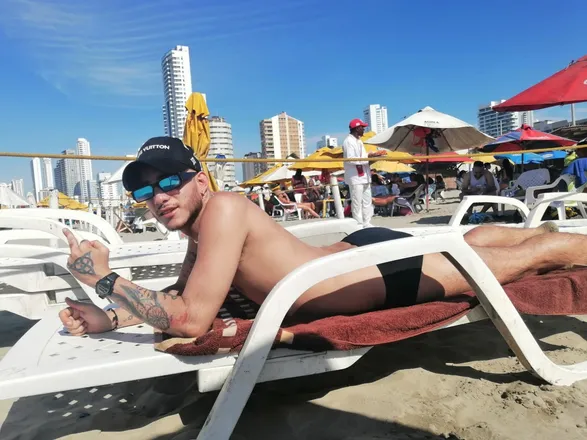 OnlyFans cuenta adamrosx header 2