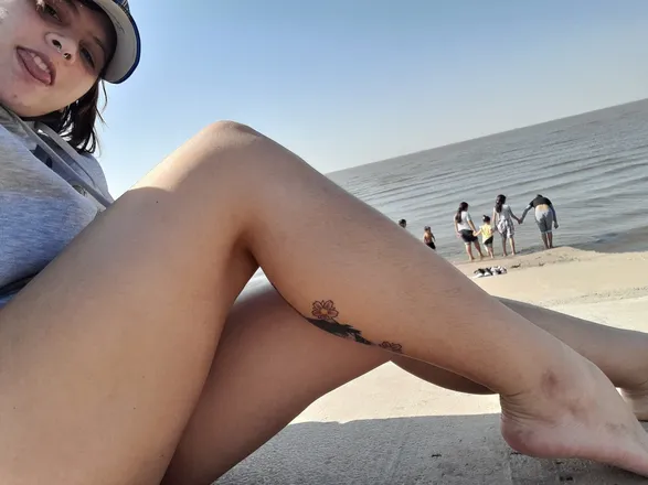 OnlyFans cuenta cherries_feet69 header 2