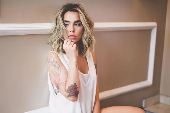 OnlyFans account  larissaslt avatar 1