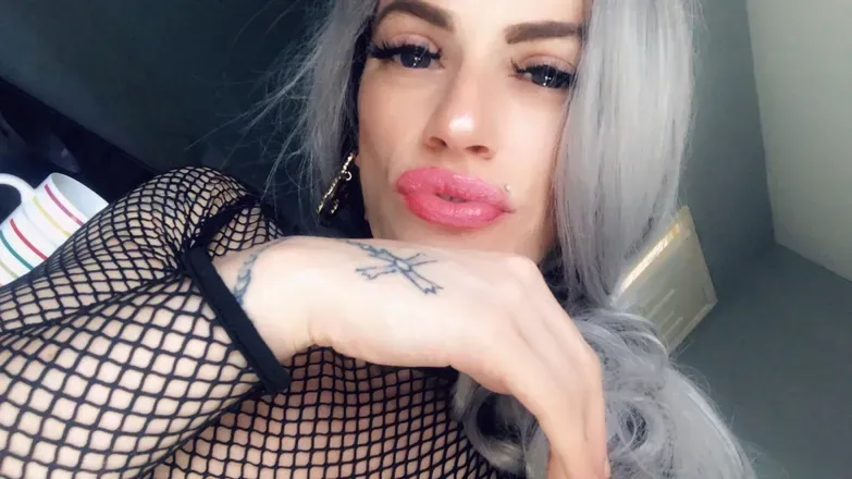 OnlyFans cuenta loulouubell header 2