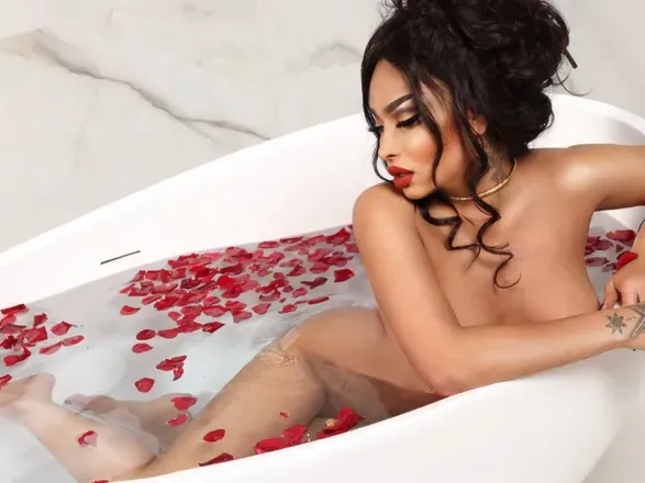 OnlyFans account  moniklestrange86 header 2