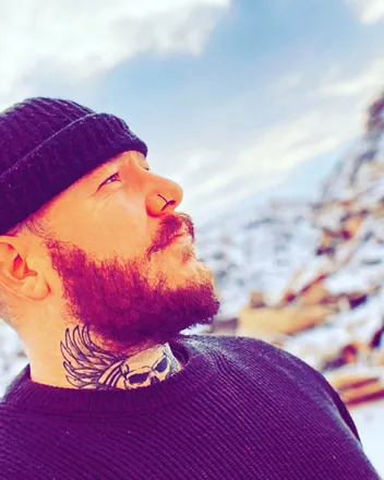 OnlyFans cuenta azzatrucker header 2