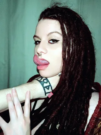 OnlyFans account  hereticaesthetic header 2