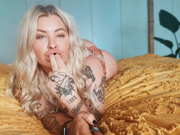 OnlyFans cuenta lolabanksloves header 2