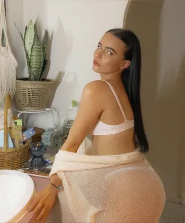 OnlyFans account  nova.west avatar 1