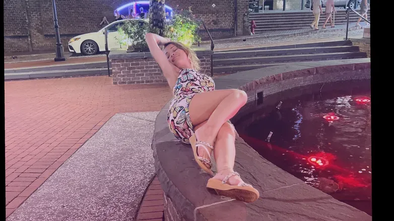 OnlyFans cuenta thehollyhendrix header 2