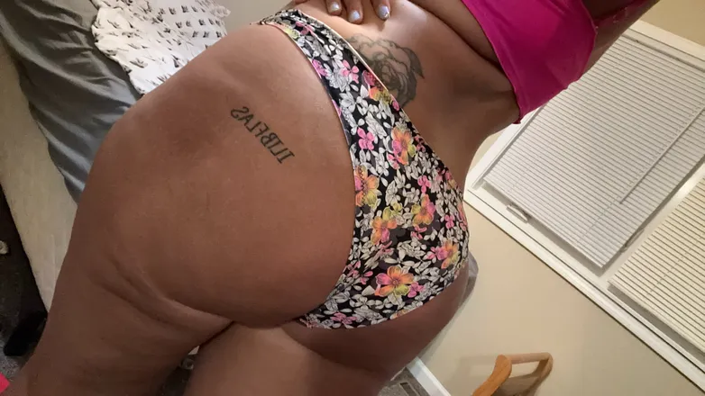 OnlyFans cuenta heartlesshollss header 2