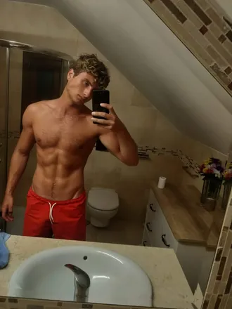 OnlyFans cuenta frenchwhitechocolate header 2