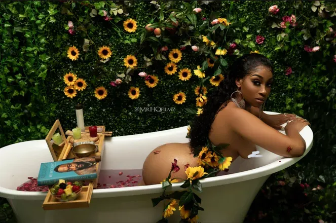 OnlyFans cuenta kuwpeaches header 2