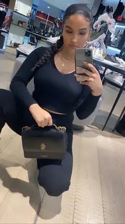OnlyFans cuenta noellebrie header 2
