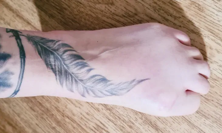 OnlyFans cuenta feathertattoo header 2