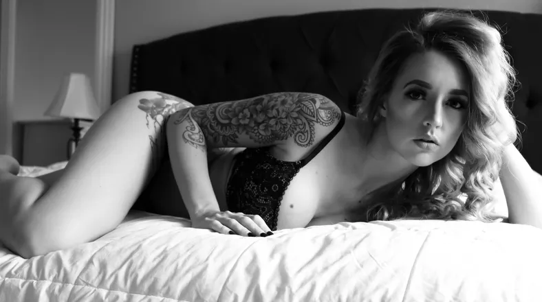 OnlyFans cuenta itsjust_anya header 2