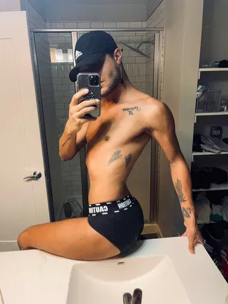 OnlyFans cuenta okaytwunk avatar 1