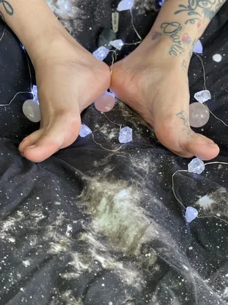 OnlyFans account  pregnantpixiefeet header 2