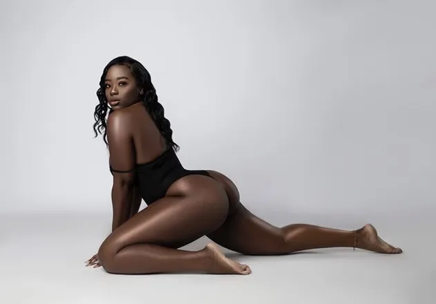 OnlyFans cuenta nyqee header 2
