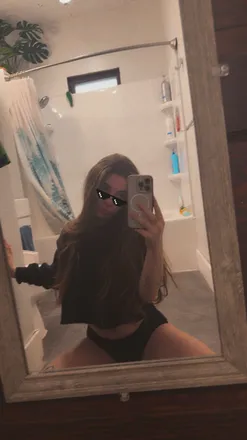 OnlyFans of petitebabe26