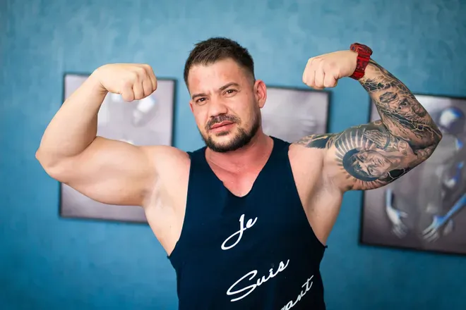 OnlyFans cuenta musclemonster31 header 2