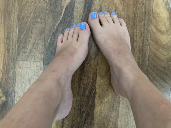 OnlyFans cuenta prettyfeetfromb header 2