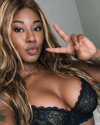 OnlyFans account  xeinnarose avatar 1