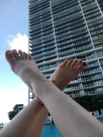 OnlyFans cuenta sexyflinstonefeet header 2