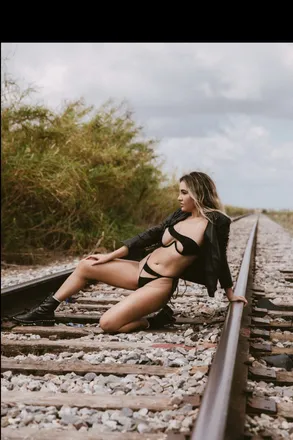 OnlyFans cuenta adrianamaria305 header 2