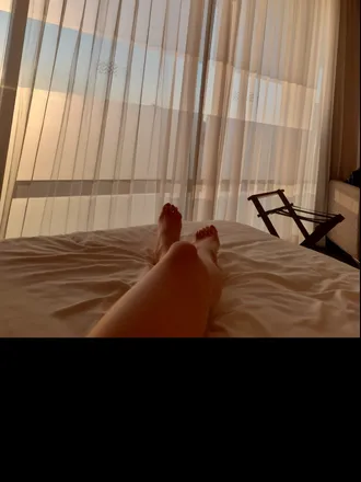 OnlyFans cuenta littlefeet95 header 2