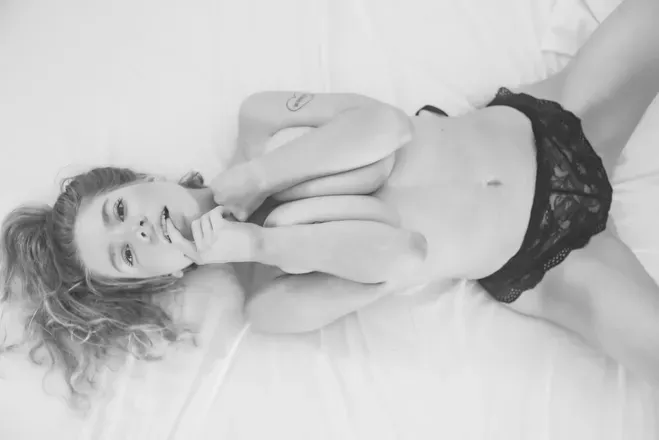 OnlyFans cuenta elliebelliesparkle header 2