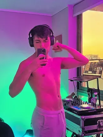 OnlyFans account  userunknow1997 avatar 1