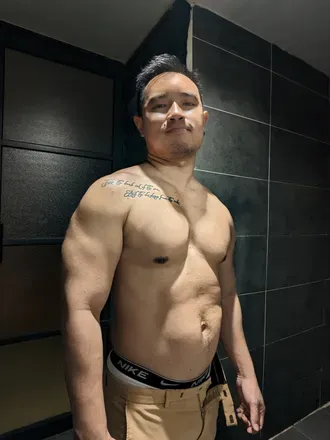 OnlyFans account  notmyaveragepage avatar 1