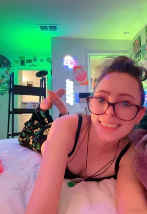 OnlyFans cuenta princesshazexx header 2